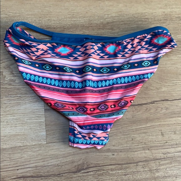 Cute colorful bikini - Picture 2 of 5